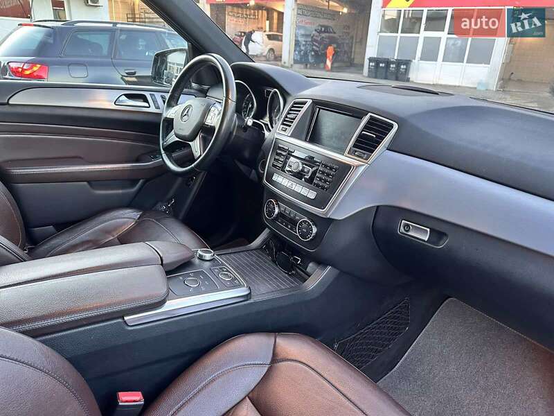 Внедорожник / Кроссовер Mercedes-Benz M-Class 2011 в Черновцах