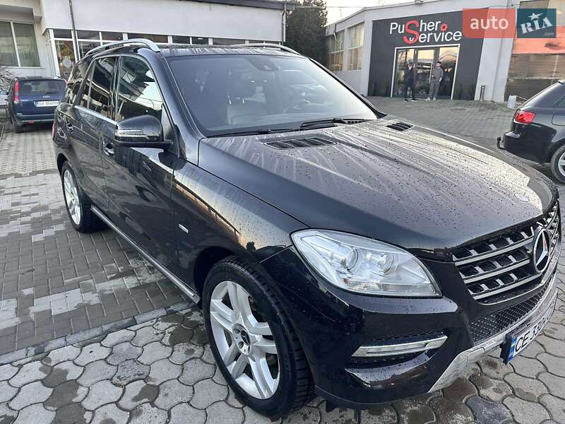 Внедорожник / Кроссовер Mercedes-Benz M-Class 2011 в Черновцах