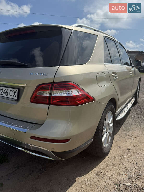 Позашляховик / Кросовер Mercedes-Benz M-Class 2011 в Конотопі