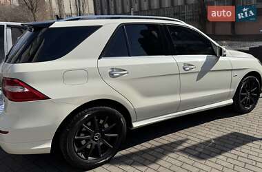 Позашляховик / Кросовер Mercedes-Benz M-Class 2012 в 