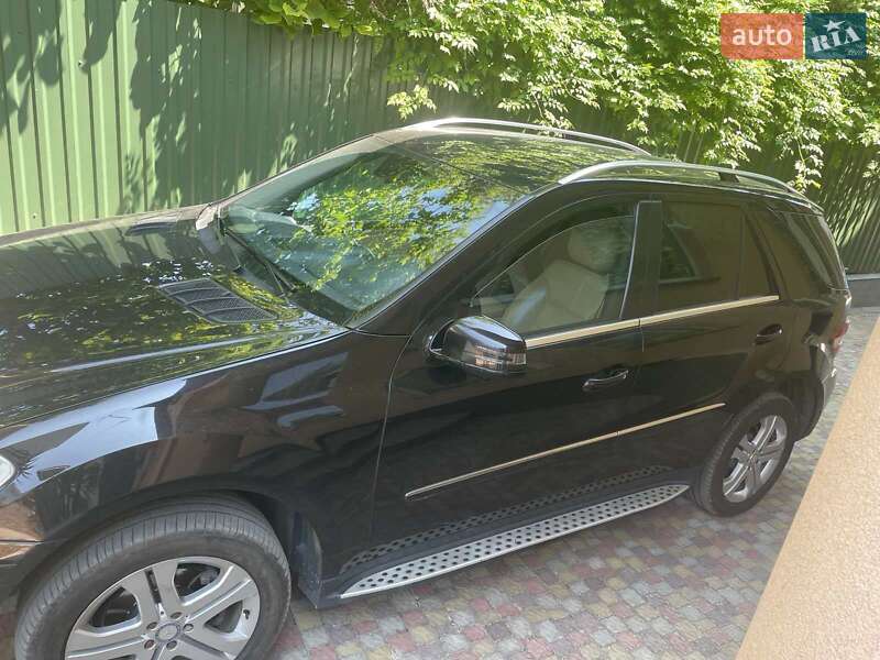 Внедорожник / Кроссовер Mercedes-Benz M-Class 2010 в Ужгороде фото 3 Внедорожник / Кроссовер Mercedes-Benz M-Class 2010 в Ужгороде