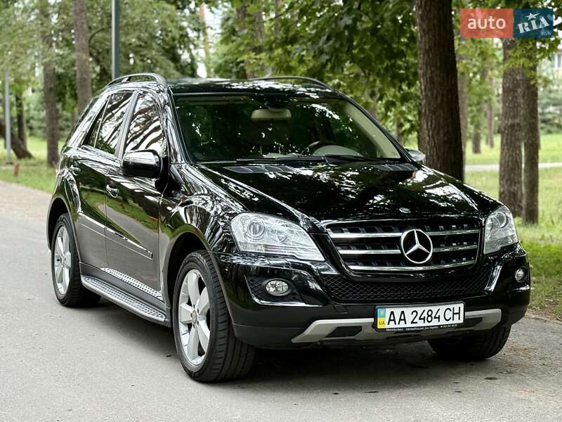 Позашляховик / Кросовер Mercedes-Benz M-Class 2010 в 