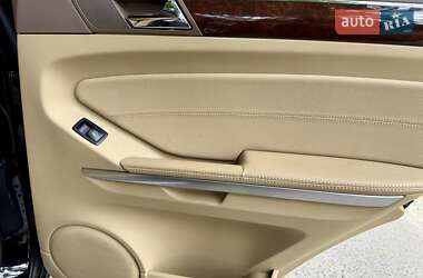 Позашляховик / Кросовер Mercedes-Benz M-Class 2010 в 