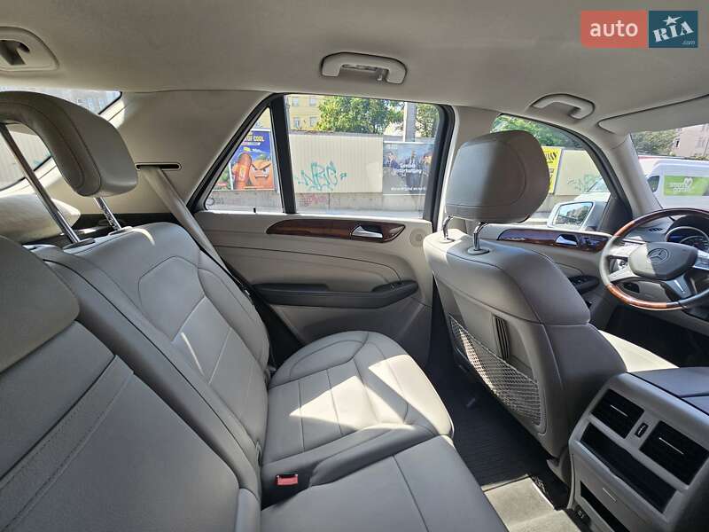 Внедорожник / Кроссовер Mercedes-Benz M-Class 2012 в Чопе