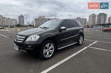 Внедорожник / Кроссовер Mercedes-Benz M-Class 2010 в Киеве
