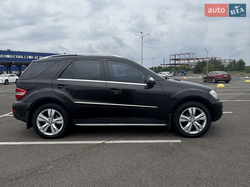 Позашляховик / Кросовер Mercedes-Benz M-Class 2010 в Києві