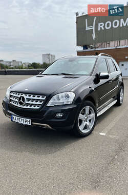 Внедорожник / Кроссовер Mercedes-Benz M-Class 2009 в Киеве