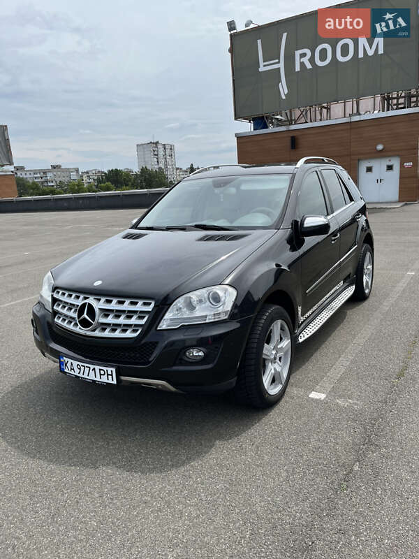 Внедорожник / Кроссовер Mercedes-Benz M-Class 2009 в Киеве