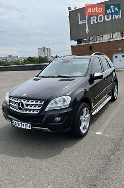 Внедорожник / Кроссовер Mercedes-Benz M-Class 2009 в 