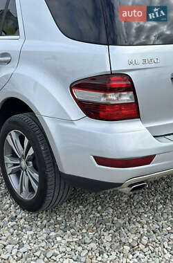Внедорожник / Кроссовер Mercedes-Benz M-Class 2010 в 