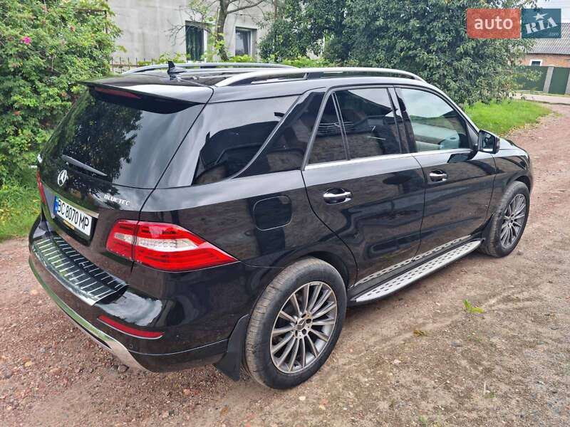 Позашляховик / Кросовер Mercedes-Benz M-Class 2012 в Нововолинську