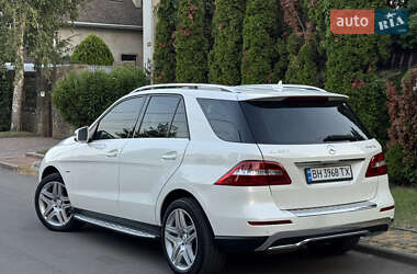 Внедорожник / Кроссовер Mercedes-Benz M-Class 2011 в 