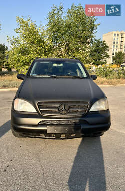 Позашляховик / Кросовер Mercedes-Benz M-Class 2001 в Запоріжжі
