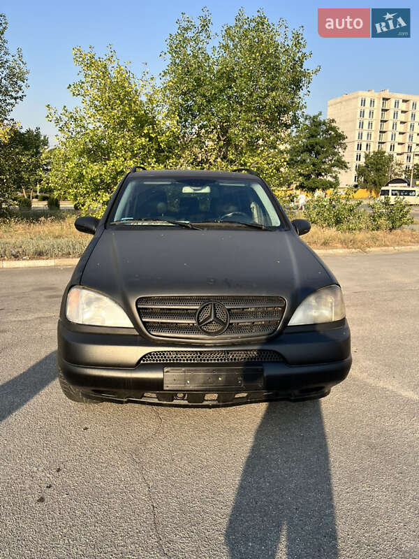 Mercedes-Benz M-Class 2001