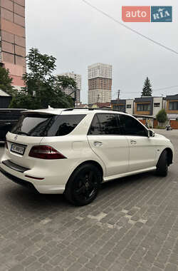 Внедорожник / Кроссовер Mercedes-Benz M-Class 2012 в 
