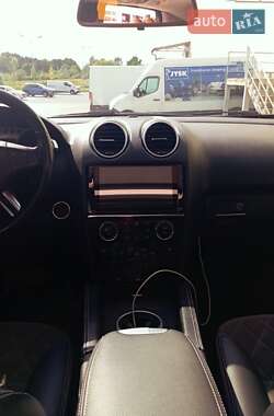 Внедорожник / Кроссовер Mercedes-Benz M-Class 2005 в 
