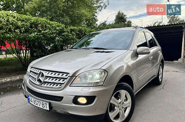 Внедорожник / Кроссовер Mercedes-Benz M-Class 2006 в 