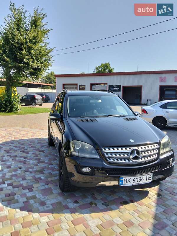 Внедорожник / Кроссовер Mercedes-Benz M-Class 2006 в 