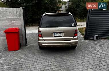 Внедорожник / Кроссовер Mercedes-Benz M-Class 2004 в 