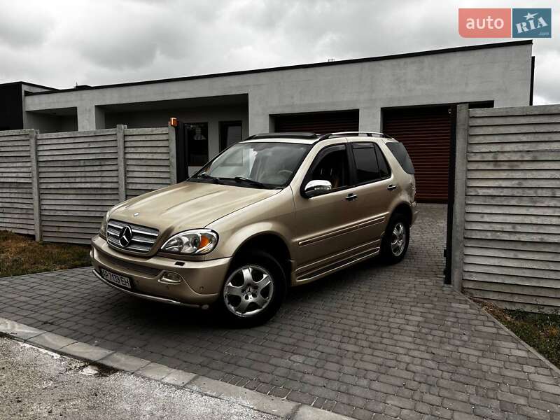 Внедорожник / Кроссовер Mercedes-Benz M-Class 2004 в 