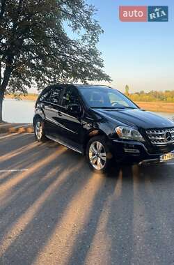 Внедорожник / Кроссовер Mercedes-Benz M-Class 2011 в 