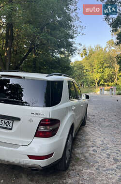 Внедорожник / Кроссовер Mercedes-Benz M-Class 2011 в 