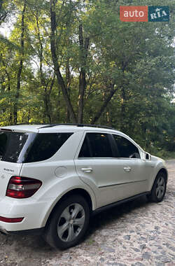 Внедорожник / Кроссовер Mercedes-Benz M-Class 2011 в 