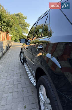 Внедорожник / Кроссовер Mercedes-Benz M-Class 2010 в 