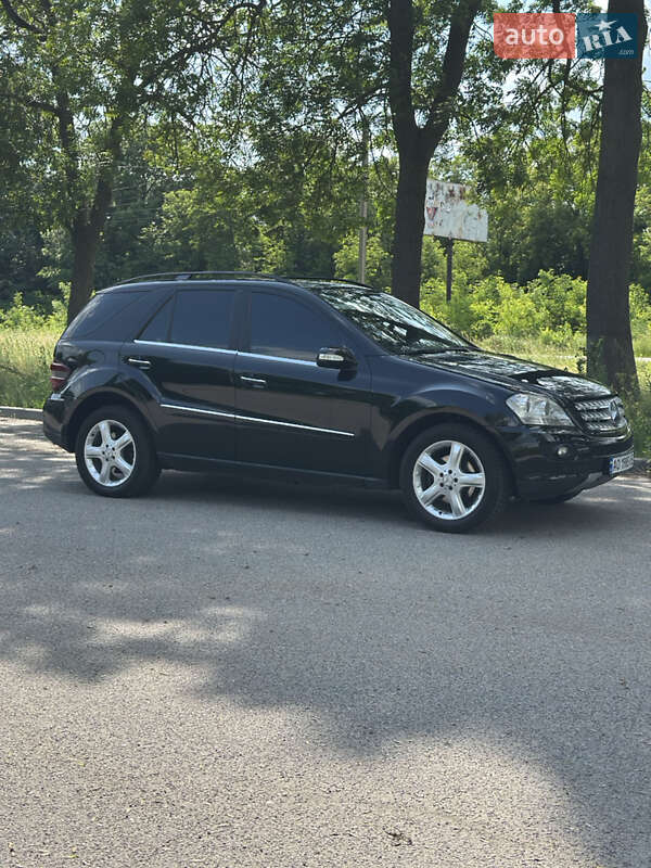 Внедорожник / Кроссовер Mercedes-Benz M-Class 2006 в Черновцах