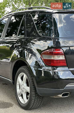 Внедорожник / Кроссовер Mercedes-Benz M-Class 2006 в 