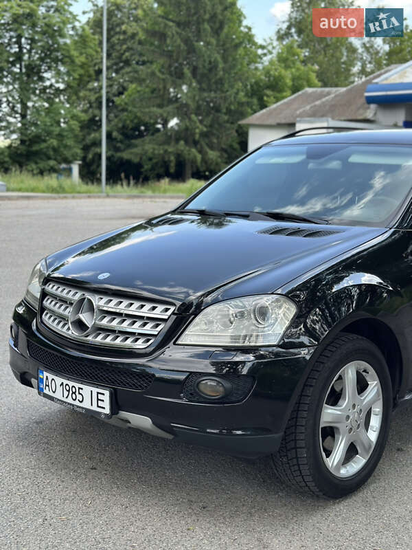 Внедорожник / Кроссовер Mercedes-Benz M-Class 2006 в Черновцах