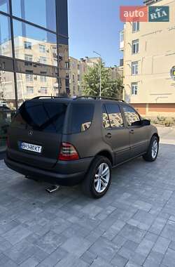 Внедорожник / Кроссовер Mercedes-Benz M-Class 2005 в 
