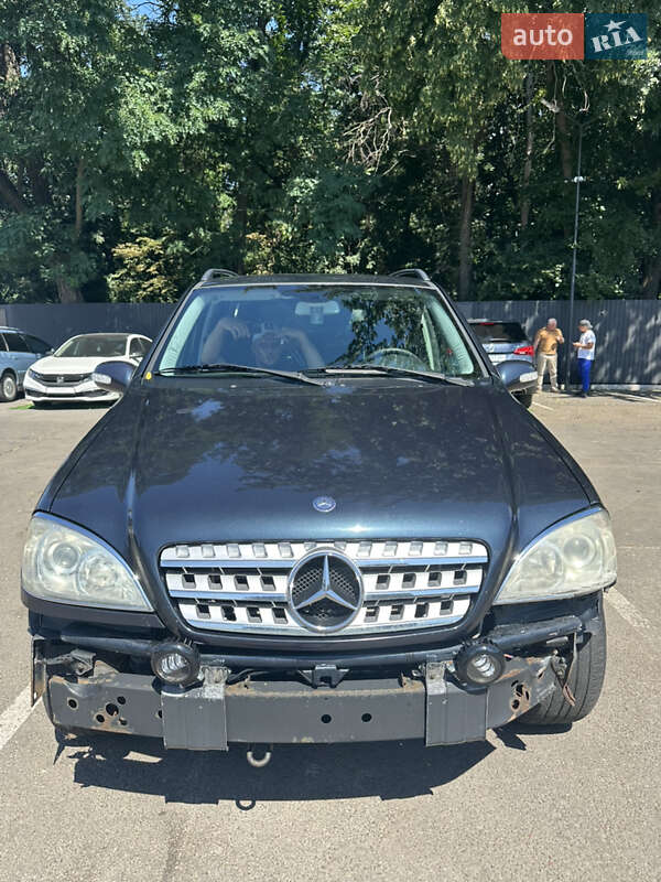 Внедорожник / Кроссовер Mercedes-Benz M-Class 2005 в 