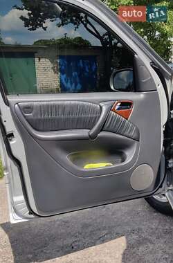 Внедорожник / Кроссовер Mercedes-Benz M-Class 2001 в 