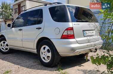 Внедорожник / Кроссовер Mercedes-Benz M-Class 2001 в 