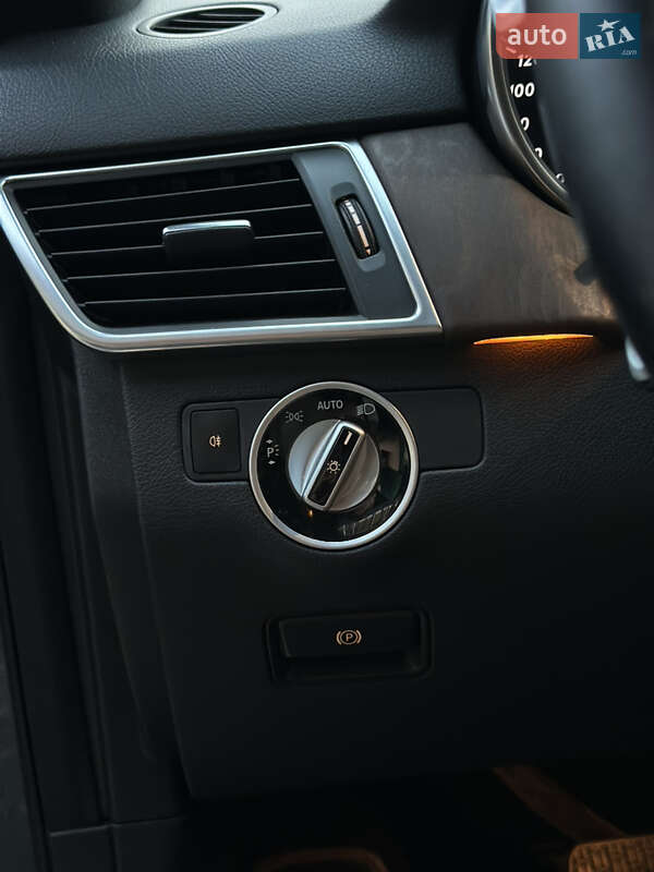 Внедорожник / Кроссовер Mercedes-Benz M-Class 2012 в Киеве