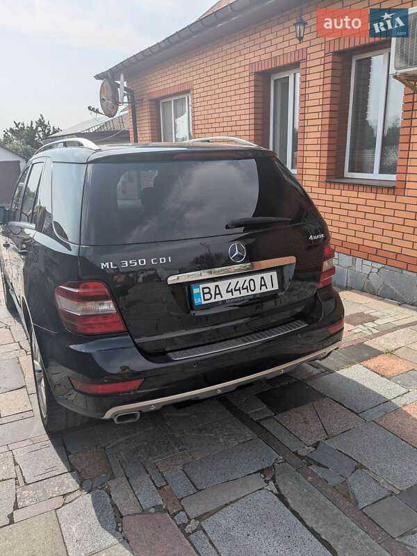 Внедорожник / Кроссовер Mercedes-Benz M-Class 2010 в Новоархангельске