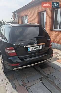 Внедорожник / Кроссовер Mercedes-Benz M-Class 2010 в 