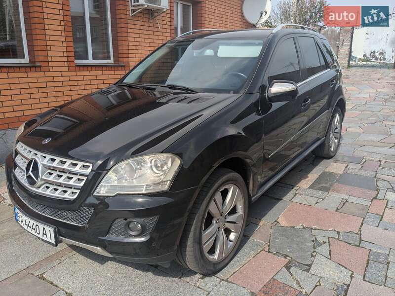 Внедорожник / Кроссовер Mercedes-Benz M-Class 2010 в Новоархангельске
