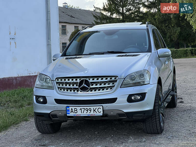 Mercedes-Benz M-Class 2005