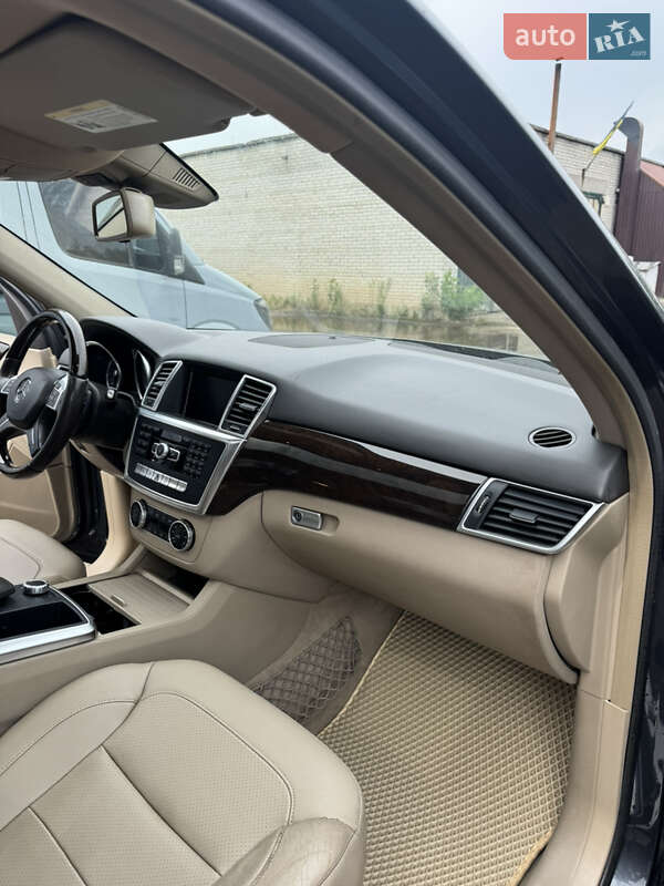 Внедорожник / Кроссовер Mercedes-Benz M-Class 2014 в Калуше
