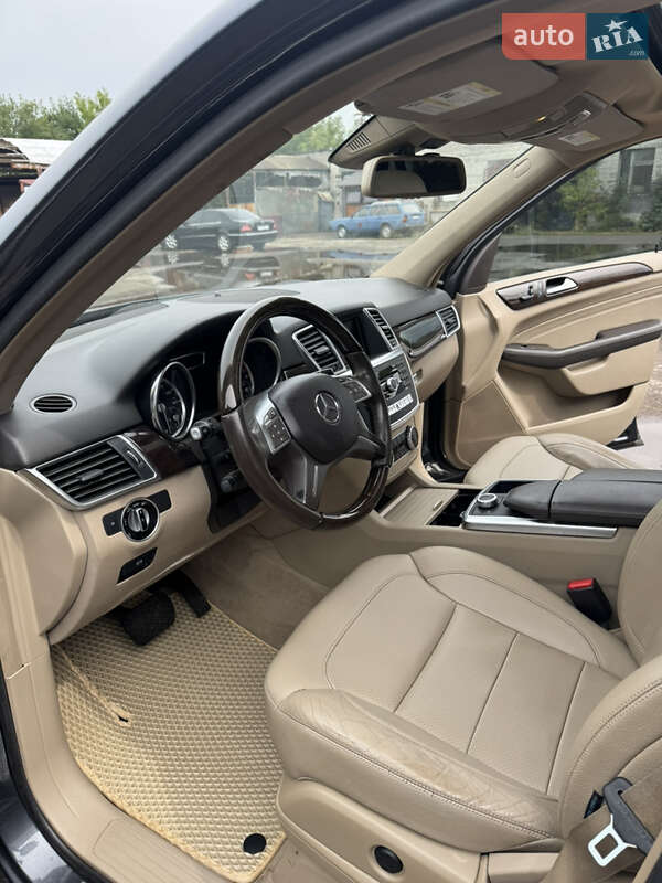 Внедорожник / Кроссовер Mercedes-Benz M-Class 2014 в Калуше
