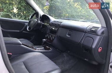 Внедорожник / Кроссовер Mercedes-Benz M-Class 2002 в 