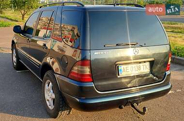 Внедорожник / Кроссовер Mercedes-Benz M-Class 2000 в 