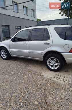 Позашляховик / Кросовер Mercedes-Benz M-Class 1998 в 