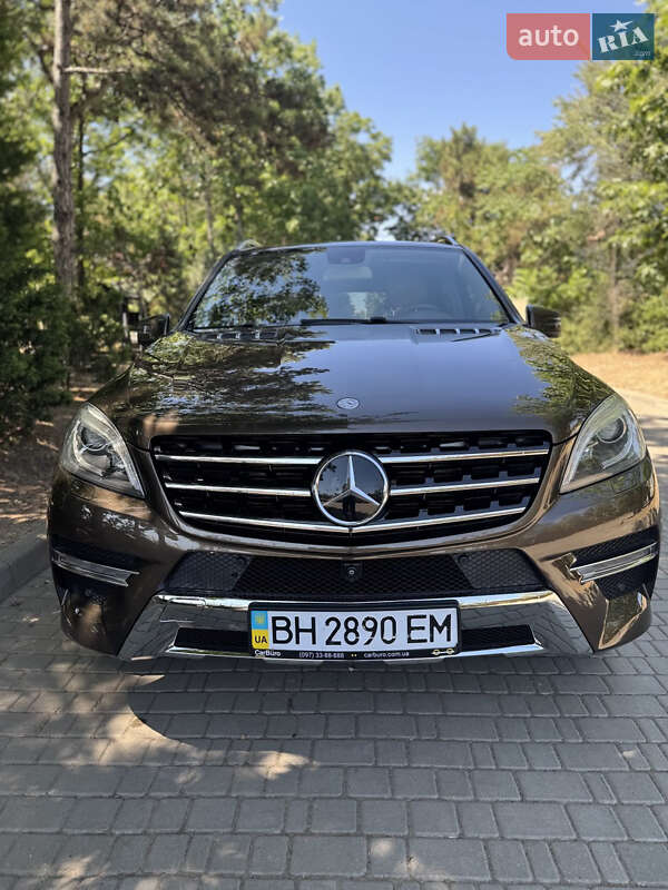 Внедорожник / Кроссовер Mercedes-Benz M-Class 2013 в 
