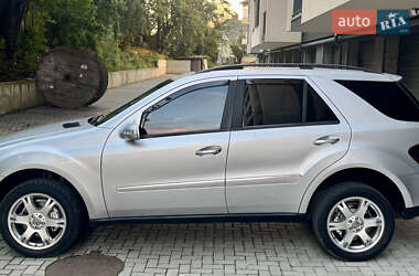 Позашляховик / Кросовер Mercedes-Benz M-Class 2005 в 