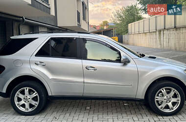 Позашляховик / Кросовер Mercedes-Benz M-Class 2005 в 
