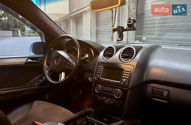 Позашляховик / Кросовер Mercedes-Benz M-Class 2005 в 