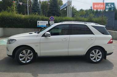 Внедорожник / Кроссовер Mercedes-Benz M-Class 2013 в 